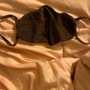 SKIMS facemask in brown!